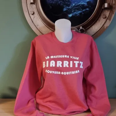 Pull rose foncé avec écriture 